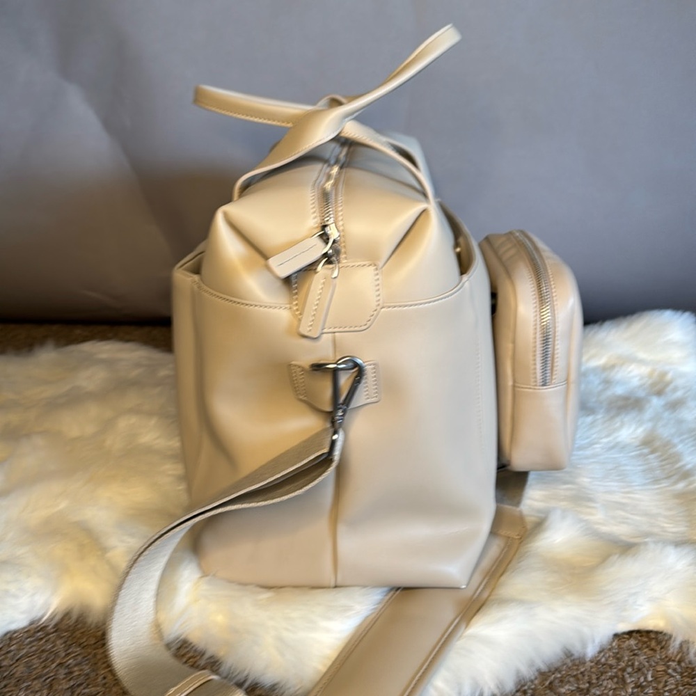 MONOS - Metro Duffle Bag - Ivory - Vegan Leather - Luggage - Great Condition - Picture 3 of 10